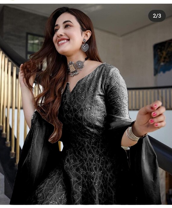 Jewellery for deals black gown