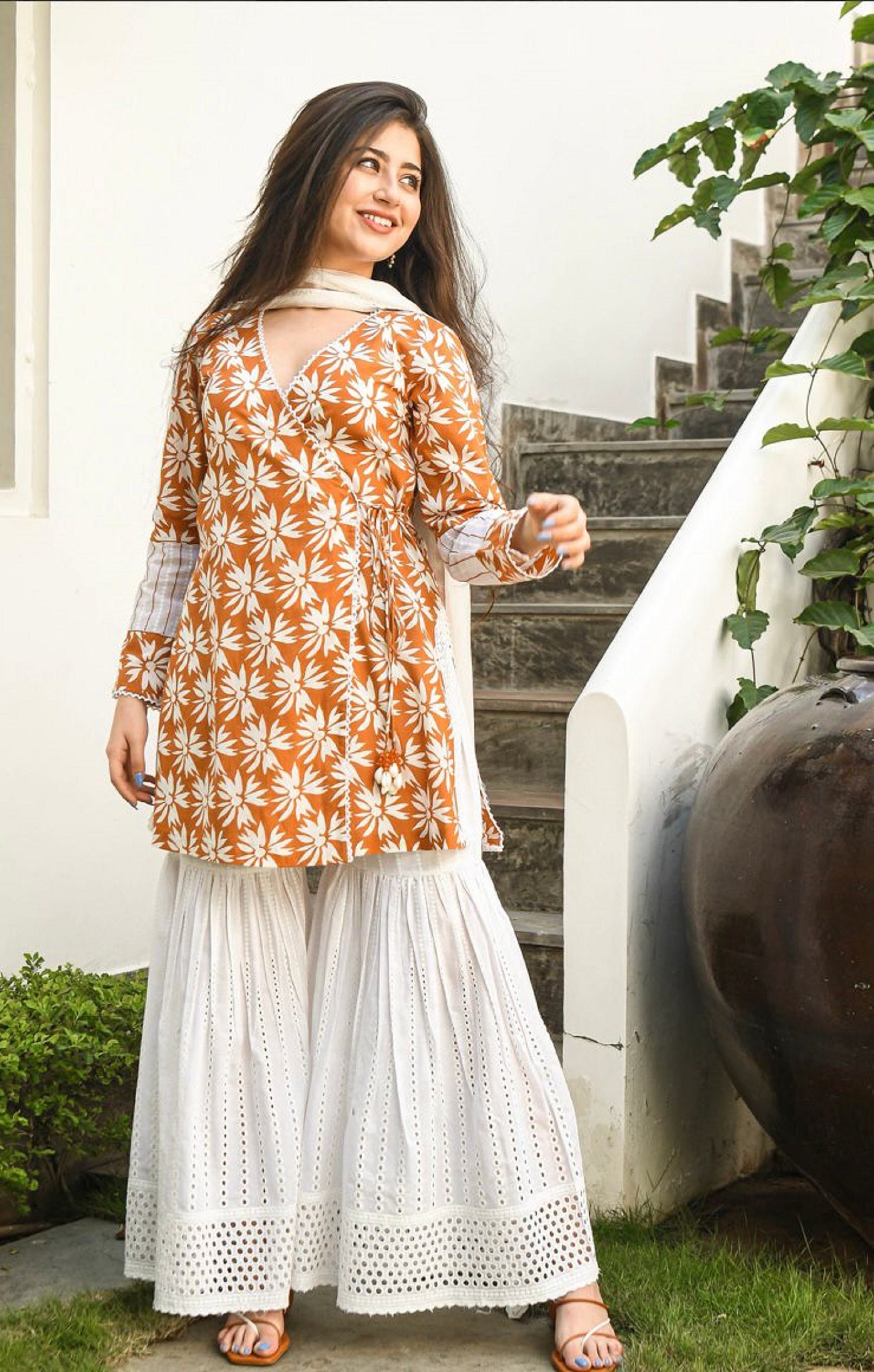 Jaipuri Fashionista Women's Rayon Printed Short Kurti Sharara with Dupatta  Set (D160, Off White, M) : Amazon.in: Fashion
