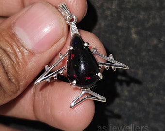 Colgante de ópalo negro: joyería de plata de ley con la piedra natal de octubre