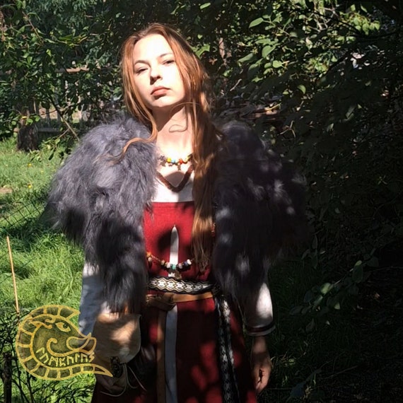 Fourrure d epaule grise avec chaine argent bronze Vikings Larp Medieval Shieldmaiden Volva Shaman Viking Clothing Costume Unisex Man Woman Etsy France