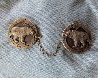 Bronze bear garment clasp - fur clasp - Celtic power animal for LARP Viking Norse Pagan with chain and hook for shoulder fur