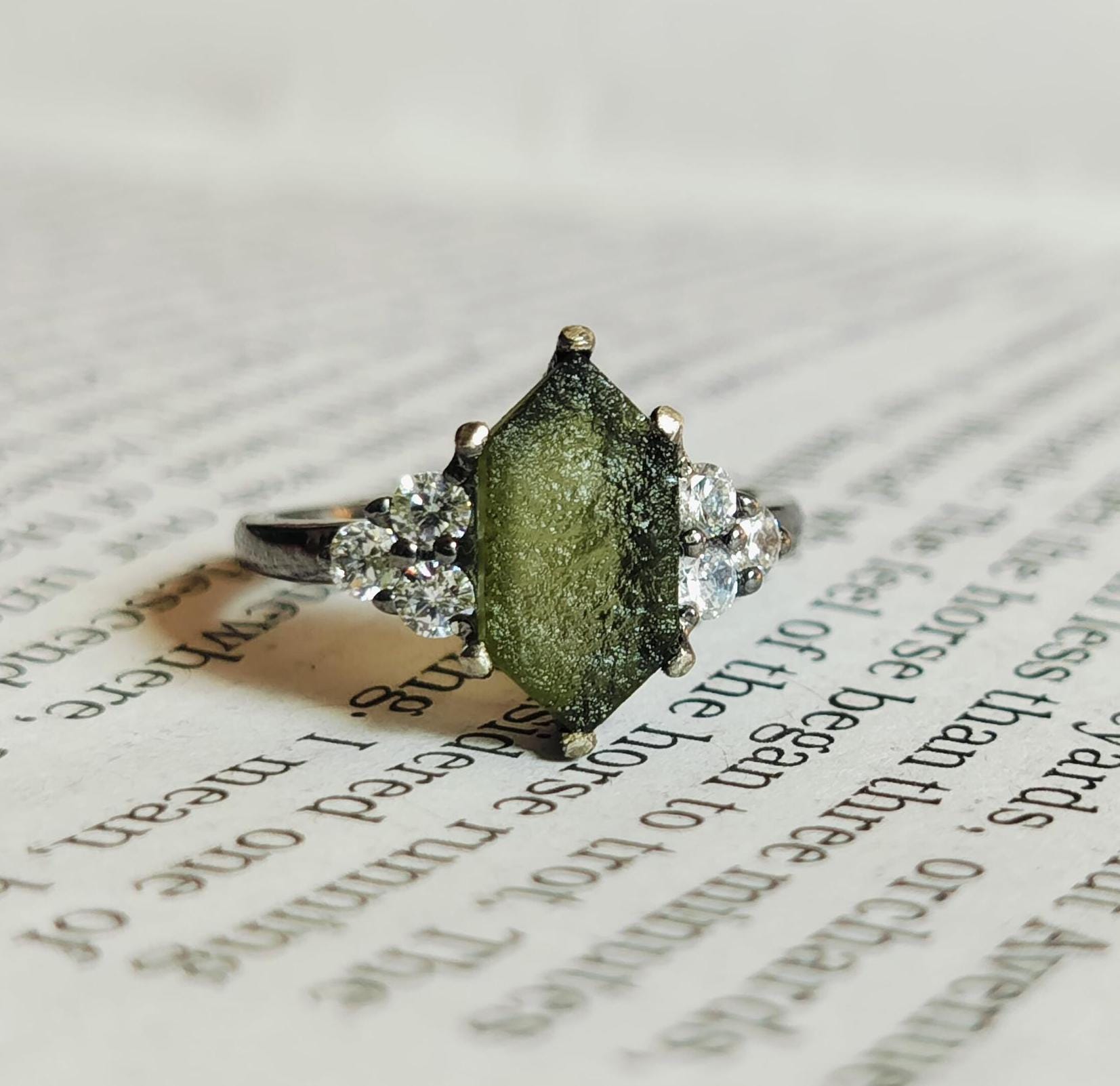 Moldavite ring with certificate - Etsy 日本