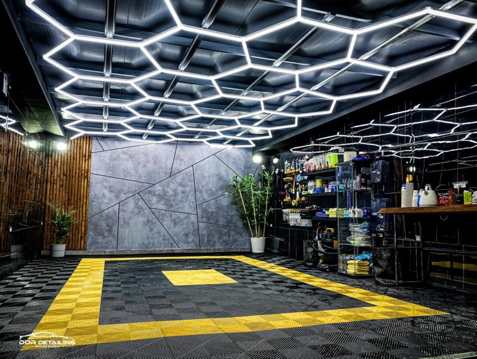 Подземный гараж. Дизайнерский свет в гараж. Красивый гараж изнутри. Светодиодные светильники для гаража. Лед гараж.