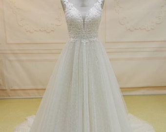 Einfache Strand Brautkleid mit Zug, Tiefer Ausschnitt Illusion Lace Back Brautkleid, A Line Glitzer Tüll Braut Kleid