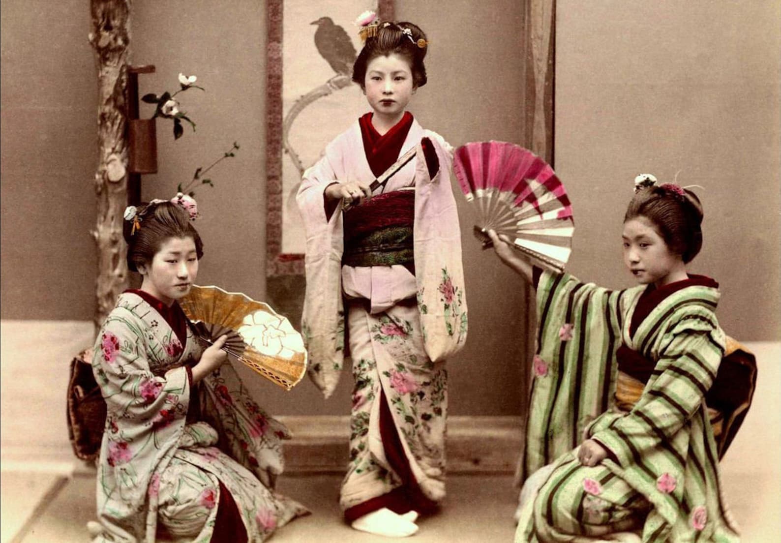Почему япония популярна. Япония 19 век гейши. Гейши 20 века. Гейши в Японии. Япония кимоно 19 век.