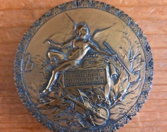 Pisapapeles vintage de Giovanni Schoeman de 1977, con medallón "Midst Of Winter" revestido de bronce, en excelente estado.