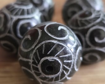 5 Pcs 25mm Etched Carved Black White Jade Large Beads 2mm Hole