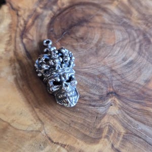 Sterling Silber .925 gekrönter Schädel Goth Punk Oxidized Anhänger Charm 6 Gramm