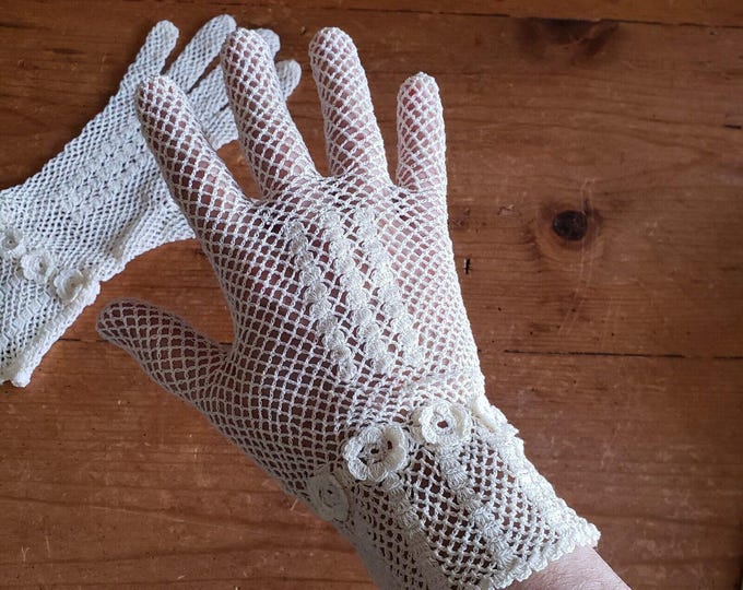 Vintage Carolina Amato Ivory Crochet Fish Net Mesh Evening Gloves ...