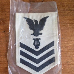第二次世界大戦時のアメリカ海軍一等兵曹音楽隊員階級章パッチ Liona NOS 白い軍用記章 海軍バンド制服