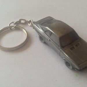 classic car Opel Manta ref173 car keyring  or pin badge classic car