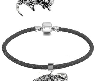 Otter encanto / colgante en una fianza que tiene un agujero de 5 mm para adaptarse pulsera collar europeo o elegir el brazalete con encanto refA13