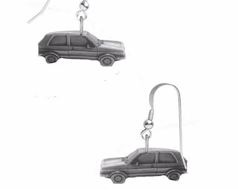 Orecchini a gancio in argento sterling 925 con immagine di un'auto d'epoca Golf GTI Mk2 ref300, leggeri e con dettagli sorprendenti.