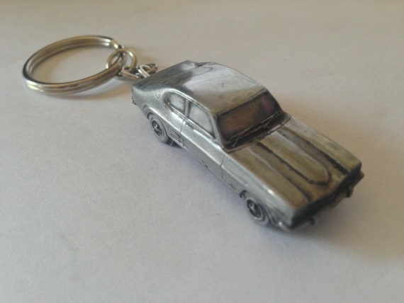 ★key*s collection★クラシックカー★英国 British classic car Capri Mk1 ref72 car keyring or pin badge