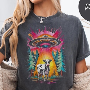 UFO Cow Abduction Shirt, Funny Vintage Retro Graphic Alien Tshirt, Unisex Comfort Colors T Shirt, Paranormal Oversized Aesthetic UFO Tee