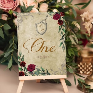 Mittelalterliche Hochzeitstischnummer, Fantasy-Tischnummer, rustikale Tischnummer, Mittelerde-Hochzeit, Burghochzeit, Tolkien, Rote Rose, 004