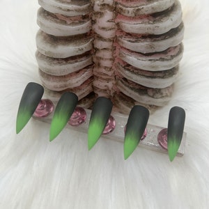 Beast Gurl-Matte Green and Black Creature Gel Nails Ombré Effect/Witchy Nails/Goth Nails/Vampire Goth Nails/Green Goth Nails/Halloween