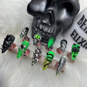 Extraterrestrial - Gothic Green & Black Luxury Gel Press On Nail Kit/Alt Nails/Witchy Nails/Goth Nails/Spooky Nails/Cosplay Nails
