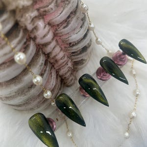 Vicious- Cat Eye Green & Black Glossy Ombré Gel Nails- Luxury Gel Press On Nails/Neon Green Nails/Witchy Nails/Goth Nails/Green Nails