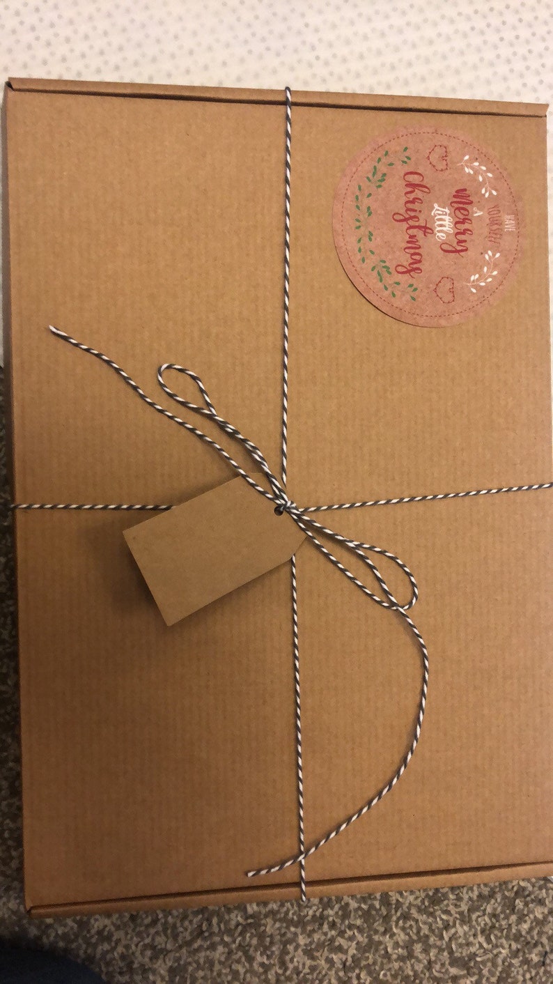 Gift boxed 100/% white cotton Embroidered Apron and matching T Towel