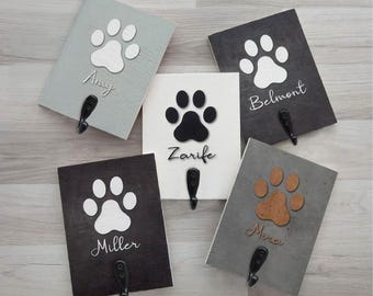 Supporto per guinzaglio in legno personalizzato per cani, cartello per cani, gancio per guinzaglio, supporto per collare, gancio per guinzaglio, animale domestico, nome in rilievo, cartello con zampa, regalo per cuccioli, ingresso, anticamera LH