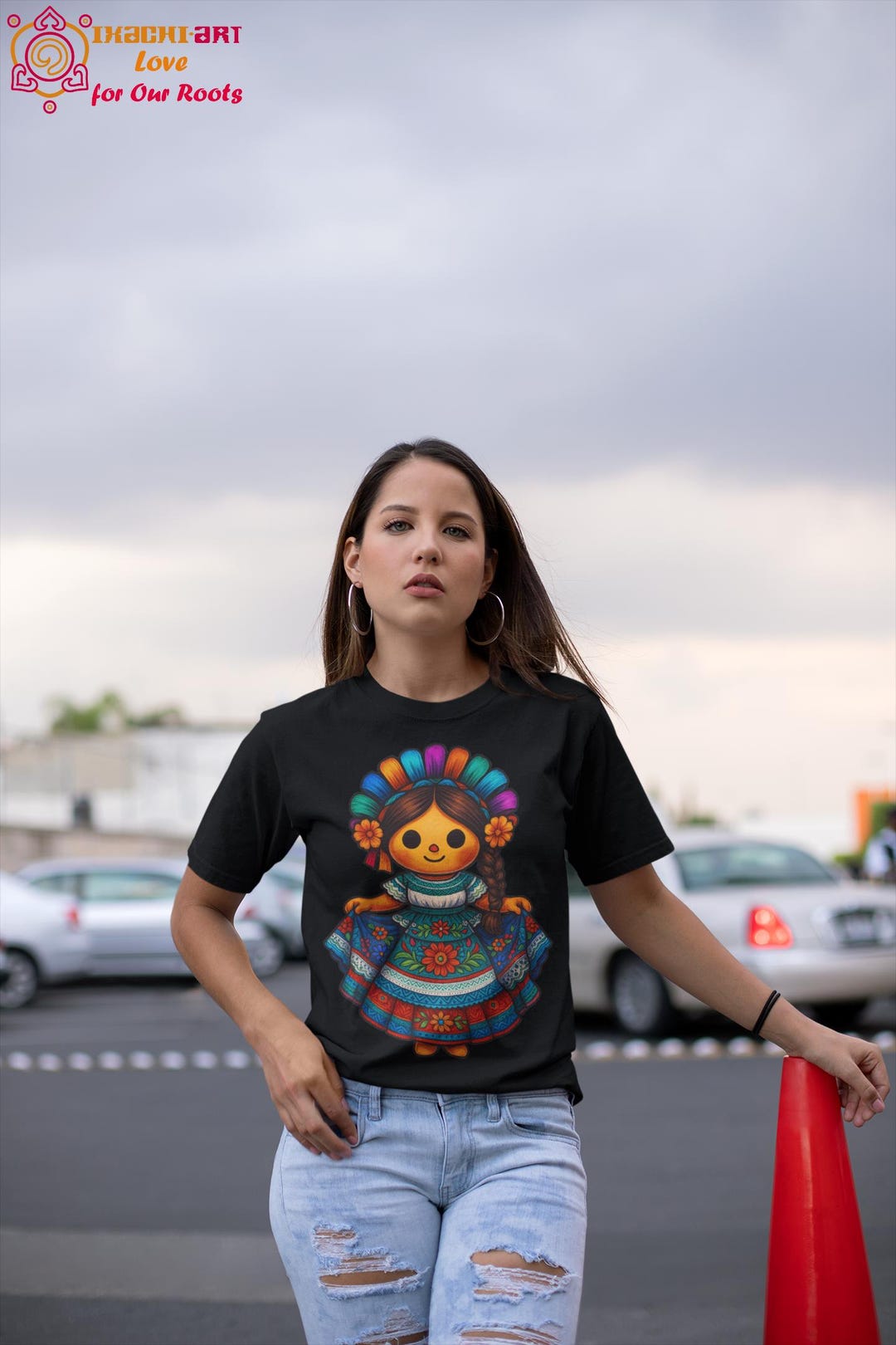 オアハカのレレ人形レディースTシャツ：カラフルなメキシコの民芸品を