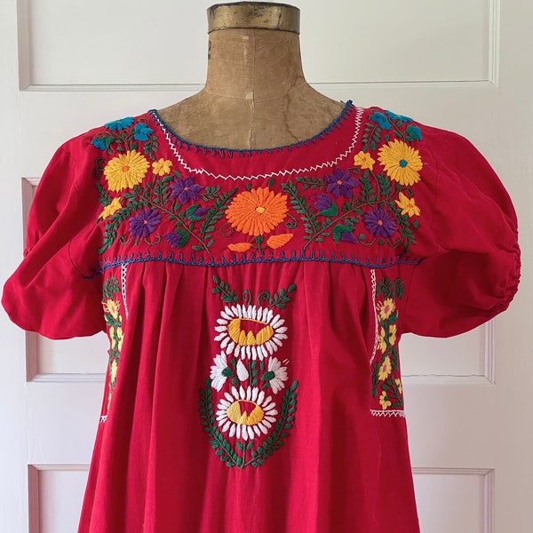 Vintage 80s Red Huipil Dress/Traditional Oaxacan Floral Embroidery/Mexican Fiesta Dress/Festival Bohemian Wear/ Traditional Mexican Dress