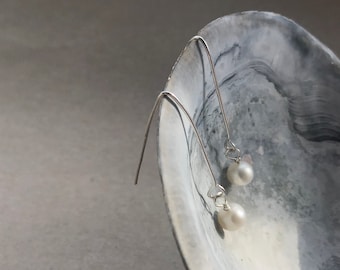 Modern pearl and silver earrings. Minimalist, sustainable and handmade