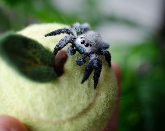 Poseable Jumping Spider Figurine: Realistic Miniature Toy
