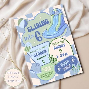Könnte beinhalten: Eine rechteckige Geburtstagseinladungskarte mit hellblau-cremefarbenem Karomuster, illustriert mit einer Wasserrutsche, einem Wasserball, einem Eis am Stiel und einer Badehose. Der Text enthält SLIDING into 6, George, 15. August, 13-15 Uhr und RSVP-Details.
