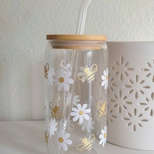 Spring Honey Bee Glass Cup With Lid And Straw, Daisy Iced Coffee Cup, Reusable Coffee Cup, Spring Aesthetic Glass Tumbler, Can Shaped Glass