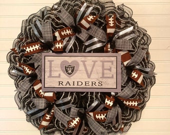 Love Raiders Football Wreath