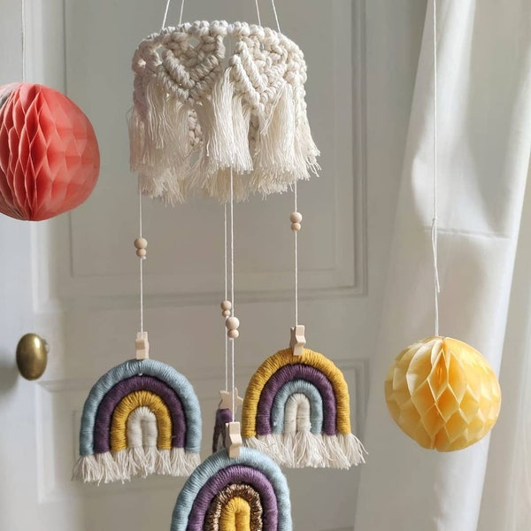 Mobile bébé en macramé de coton et bois Rainbow