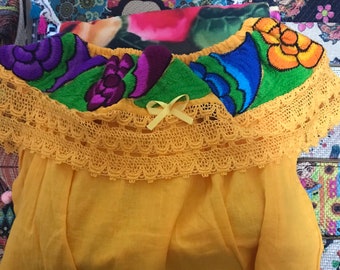 Blusa campesina, Blusa de niña ,Blusa artesanal, Blusa Mexicana, Blusa de Flores, Blusa bordada. Fiestas patrias,noche mexicana