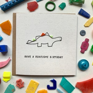 Heb een brullende verjaardag! verjaardagskaart, strand schoongemaakt plastic, leuke kaart, dinosauruskaart, duurzame verjaardagskaart, milieuvriendelijke kaart