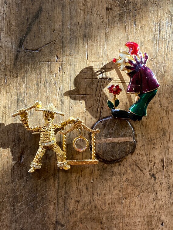 Novelty brooches sale
