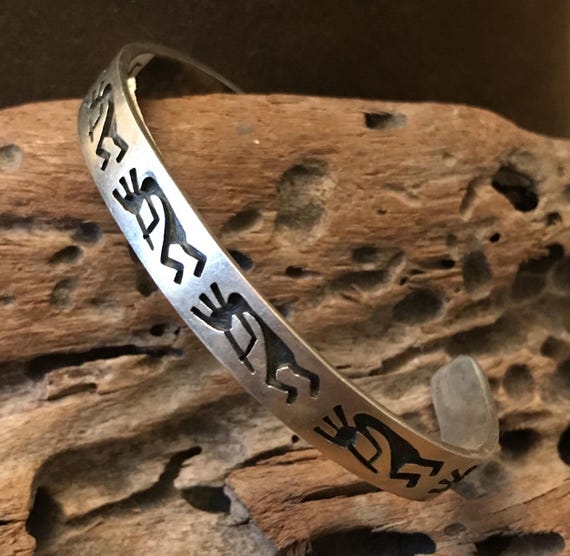 Astounding Vintage Native American Hopi Sterling Silver Band Ring Signed Manuel Hoyungwa (d) Astounding Vintage Native American Hopi Sterling Silver Band Ring Signed Manuel Hoyungwa (d)