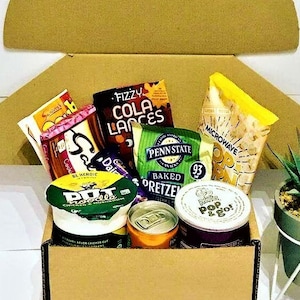 Quarantine snack box Etsy Nederland