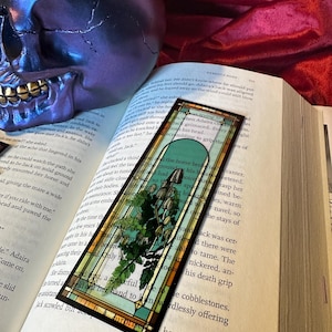 Marcador de vitral con forma de hongo común / Marcador transparente hecho a mano / Atrapasol con diseño de hongos góticos oscuros