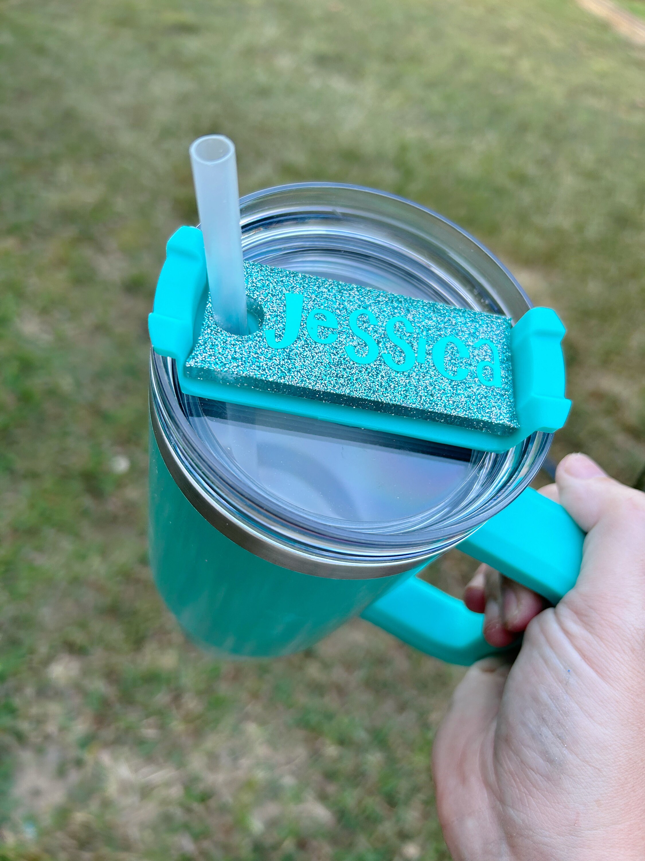 I'm wondering if anyone could suggest where I could purchase a silicone  mold to make a straw holder/name plate (specifically for the Stanley  tumblers). I appreciate any suggestions. TIA : r/ResinCasting