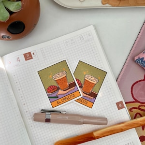 Adesivo El Cafecito - adesivos fofos, papelaria, adesivo para laptop, adesivo para café, café gelado, pan dulce, marlene vega, kawaii imagem 2