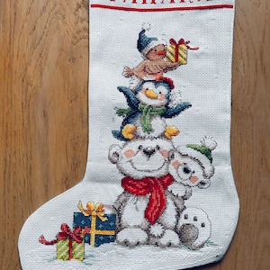 Personalisierter Weihnachtsstrumpf im Kreuzstichmuster