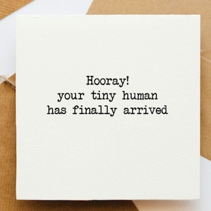 Hurra tu pequeña tarjeta humana, tarjeta de recién nacido, tarjeta de bebé, niña, niño, tarjeta de bebé de bienvenida, nuevo bebé, nacimiento de un nuevo bebé, tarjeta de niña,
