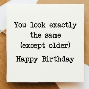 Vous avez exactement la même apparence, sauf une carte d'anniversaire plus ancienne, une carte pour elle, une carte pour lui, une carte d'anniversaire amusante, une carte effrontée, une carte d'anniversaire
