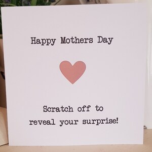 Biglietto per la festa della mamma, biglietto da grattare e rivelare, regalo a sorpresa, gratta e vinci, messaggio segreto, messaggio nascosto, rivelazione regalo, regalo unico