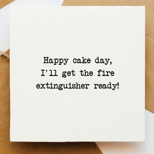 Joyeux gâteau, carte d'anniversaire rigolote, effrontée, humour, anniversaire qui vous fait rire, ironique, carte idiote, vieillir, bougies d'anniversaire,