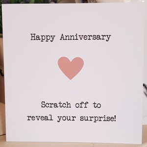 Biglietto gratta e rivela anniversario, regalo a sorpresa, gratta e vinci, regalo personalizzato, messaggio segreto, messaggio nascosto, rivelazione regalo, regalo unico