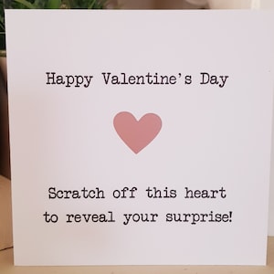 Biglietto da grattare e rivelare San Valentino, regalo a sorpresa, regalo personalizzato, messaggio segreto, messaggio nascosto, rivelazione regalo, regalo unico, biglietto di San Valentino,