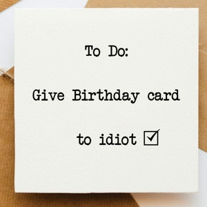 Offrez une carte d'anniversaire à un idiot, une carte de voeux, une carte d'anniversaire, une carte pour elle, une carte pour lui, une carte amusante, une carte effrontée, une carte grossière, un idiot