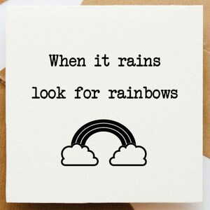 Quand il pleut, cherchez une carte arc-en-ciel, une carte optimiste, une carte pour elle, une carte pour lui, une carte pour un ami, une carte de positivité, une carte édifiante